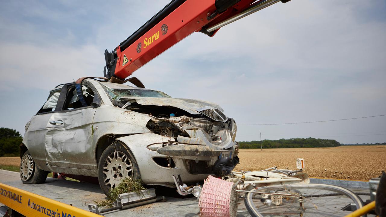 Bando, tamponata da un'auto in bicicletta: muore una donna di 64 anni