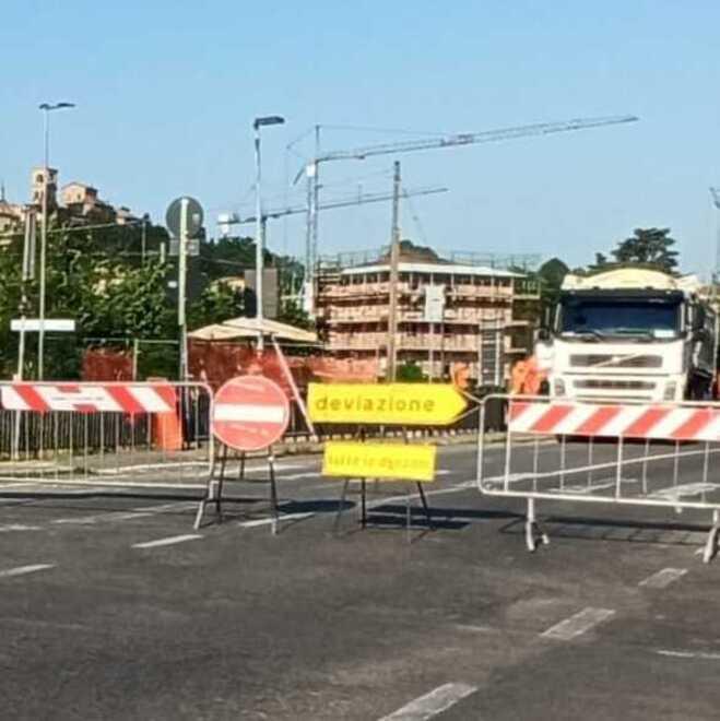 Castelvetro, «il ponte chiuso è un problema: aprite quello usato per la sagra» 