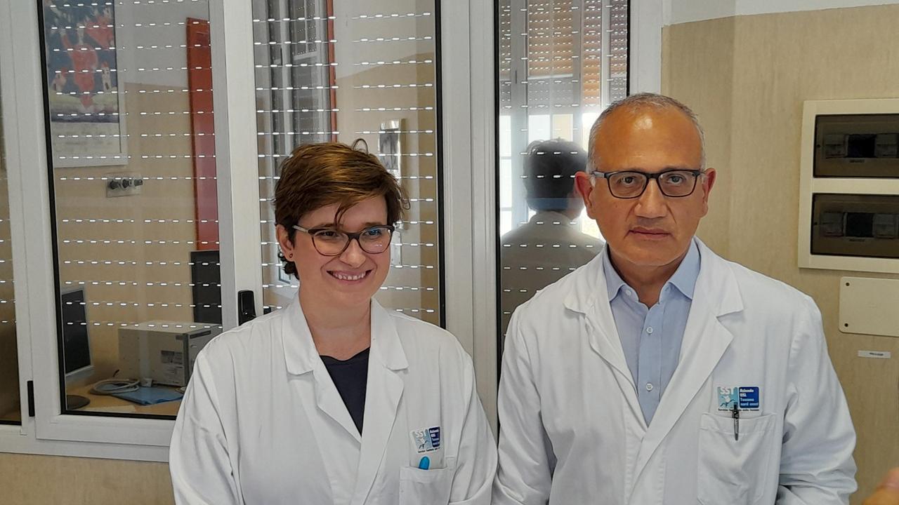 Il primario del reparto di Neurochirurgia degli Spedali Riuniti Orazio Santonocito insieme alla dottoressa Anna Luisa Di Stefano