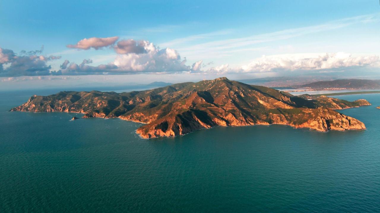 Il Monte Argentario che si erge per 500 metri sul livello del mare