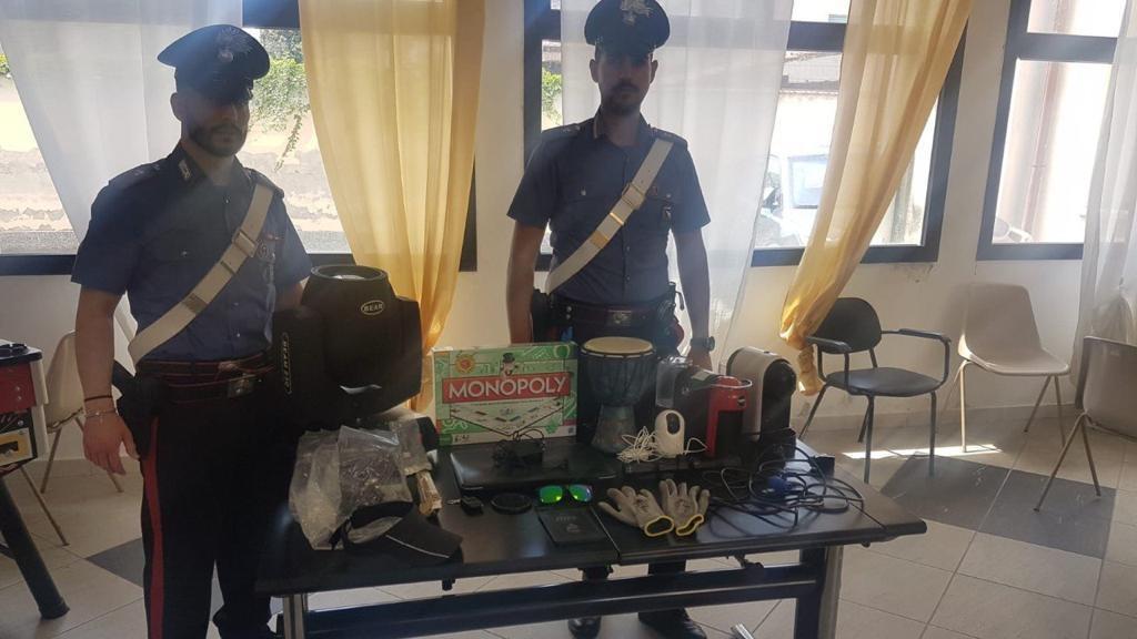 Rubati elettrodomestici e altri oggetti in chiesa, due persone nei guai