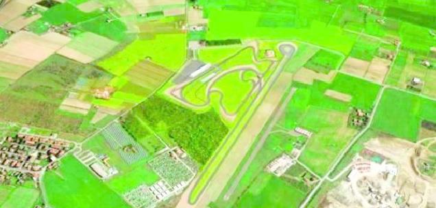 Modena. Rivoluzione Autodromo. Rettilineo, tribuna e albergo   