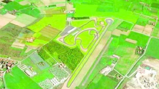 Modena. Rivoluzione Autodromo. Rettilineo, tribuna e albergo