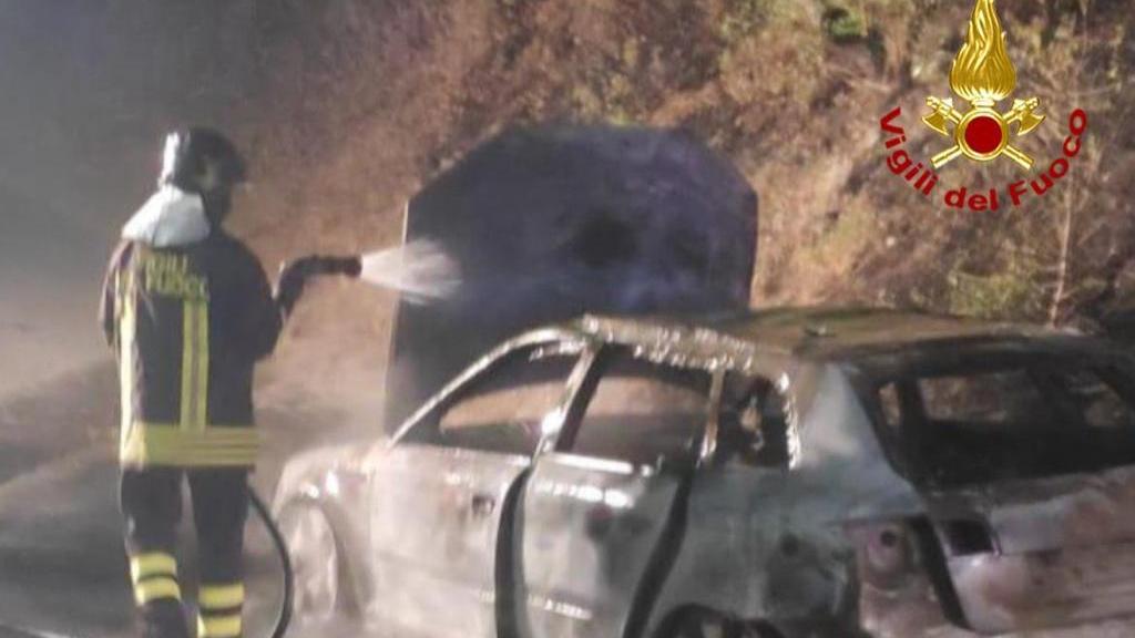 Auto in fiamme a Orgosolo: probabile incendio doloso