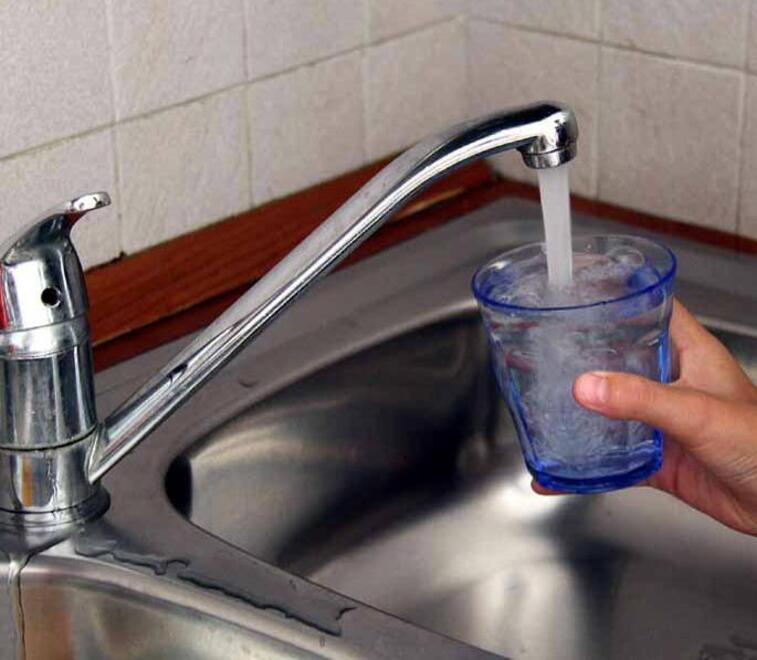 Hera per ora rassicura: nel Ferrarese acqua garantita. «Ma non sprecatela» 