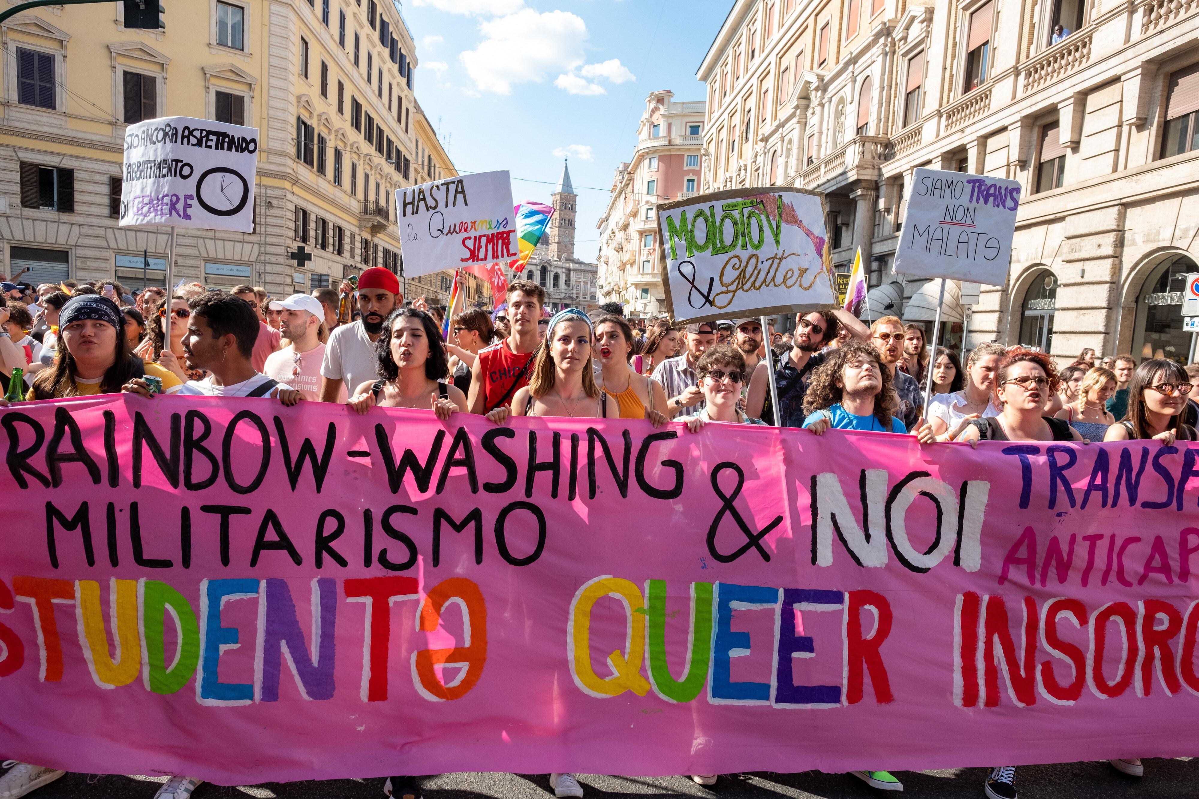 Manifestanti a Roma per il Pride l'11 giugno 2022