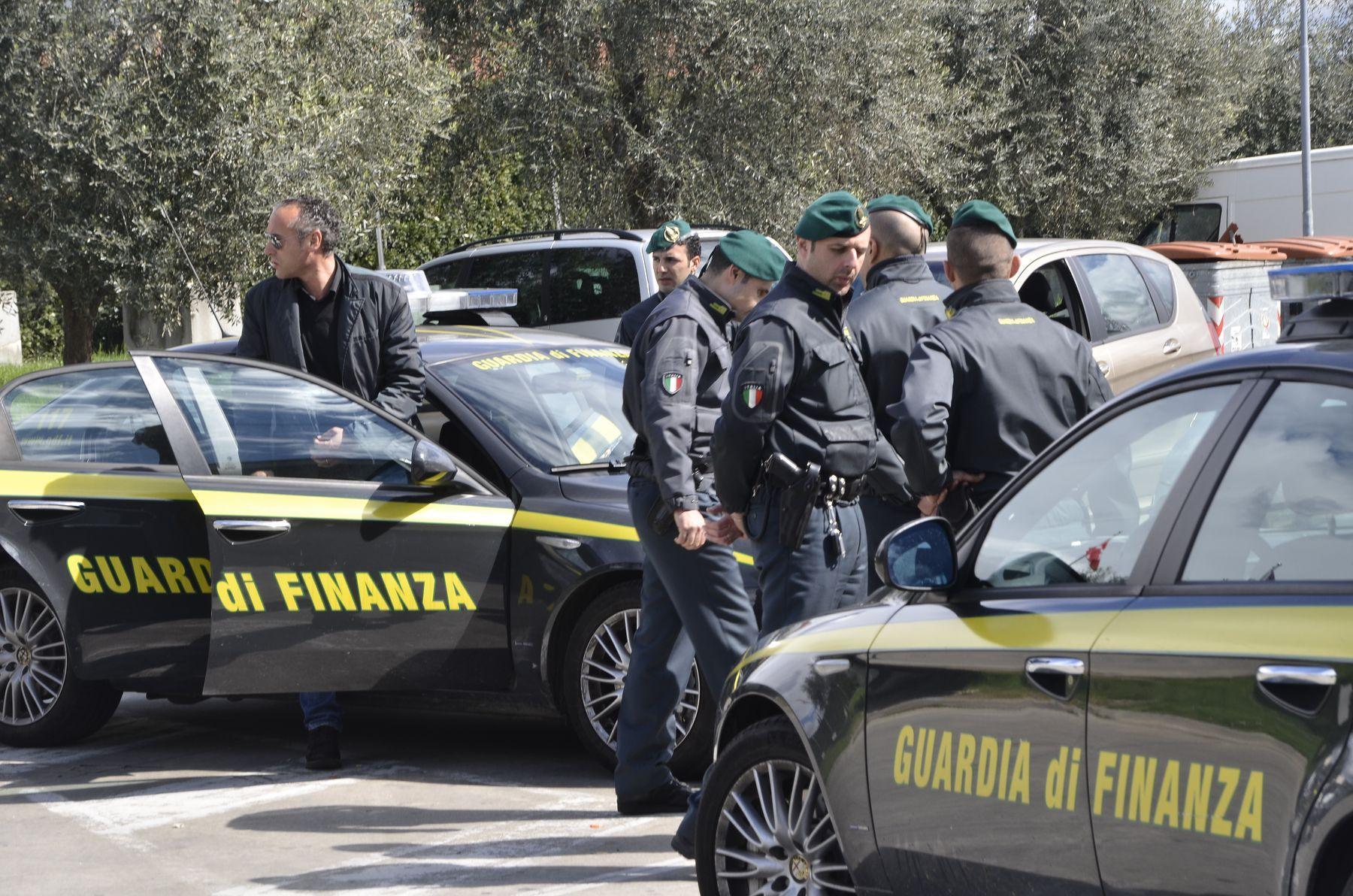 La truffa per incassare 58 milioni, bloccate 32 imprese fiorentine 