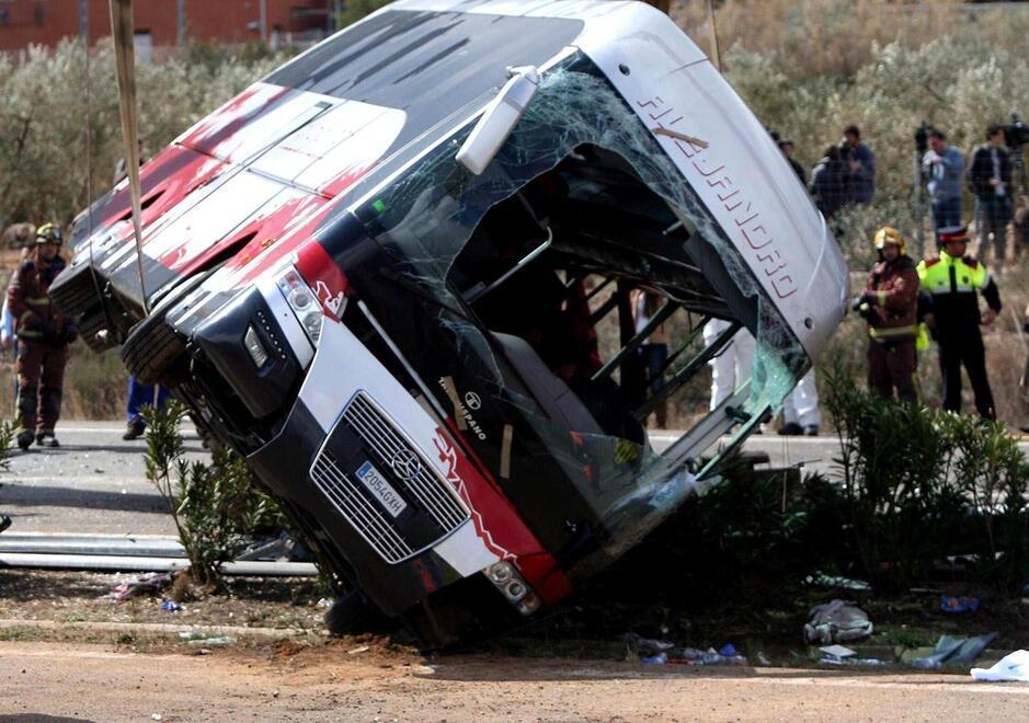 Il bus sul quale morirono la figlia e altre dodici studentesse Erasmus il 20 marzo 2016