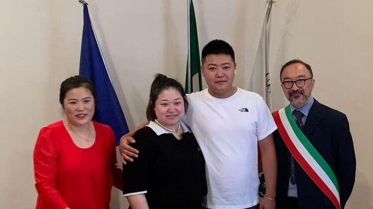 ll consigliere comunale Marco Wong ha celebrato il rito civile per la giovane coppia orientale
