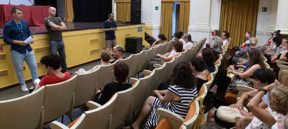 Scuola, a Ferrara la rivolta delle insegnanti: «Mortificato il nostro lavoro» 