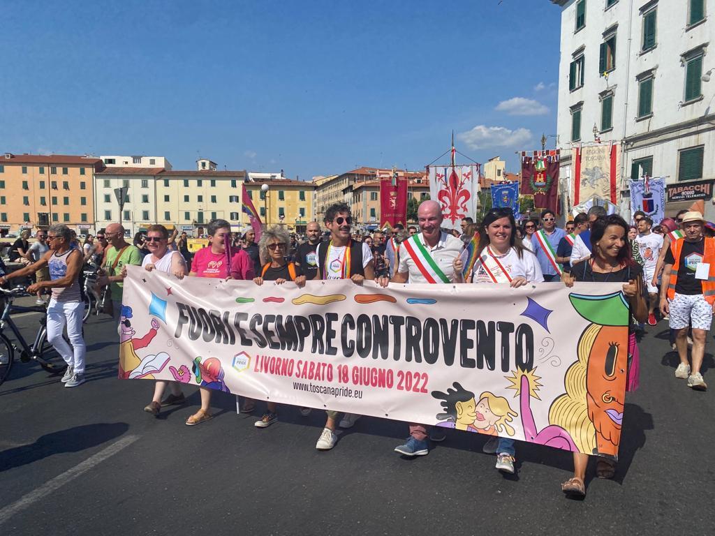 Toscana Pride, marea arcobaleno a Livorno: "In 30mila per chiedere diritti e non privilegi" - Video 