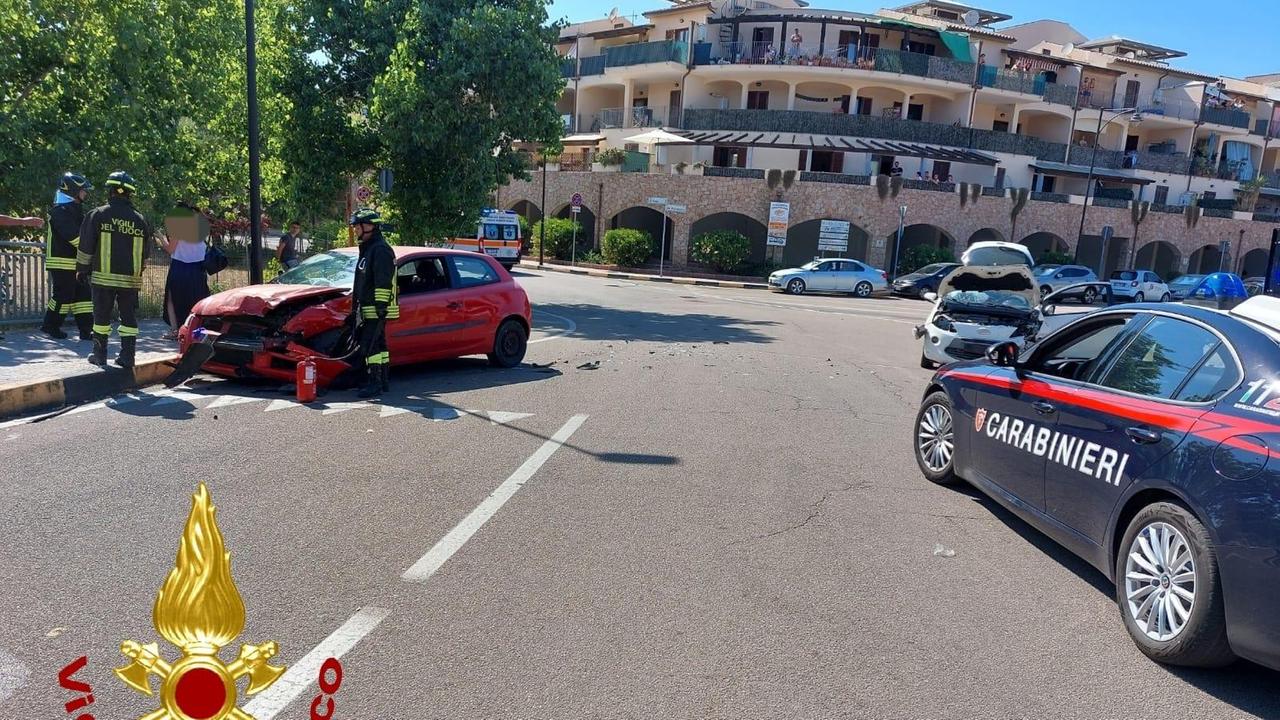 Olbia, scontro fra auto in via Petta: un ferito