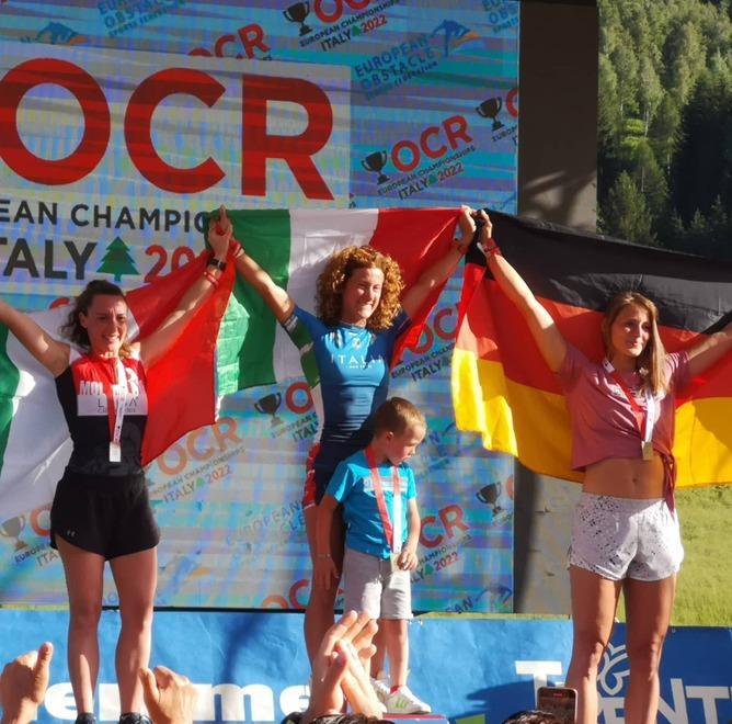 L’impresa titanica di Laura Catti tra ostacoli, muri e traversata del lago