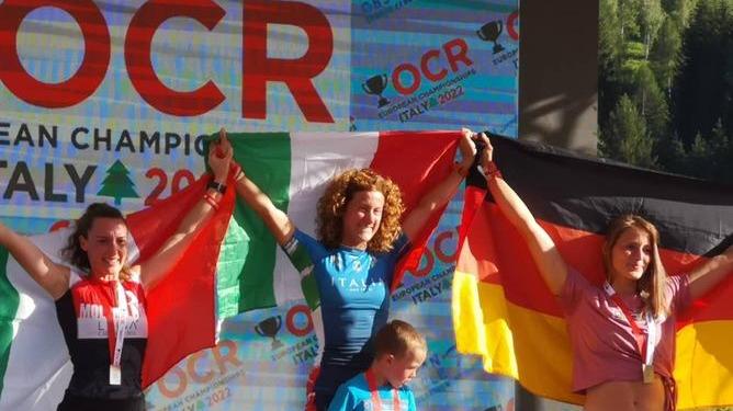 L’impresa titanica di Laura Catti tra ostacoli, muri e traversata del lago