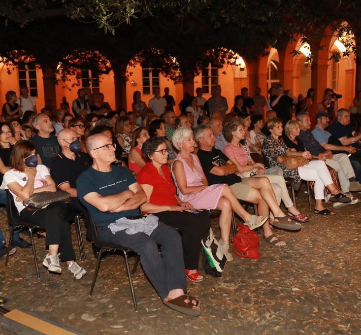 Modena La notte della musica Centro preso d’assalto per i “live” nei chiostri 