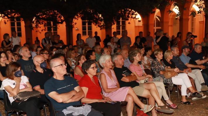 Modena La notte della musica Centro preso d’assalto per i “live” nei chiostri