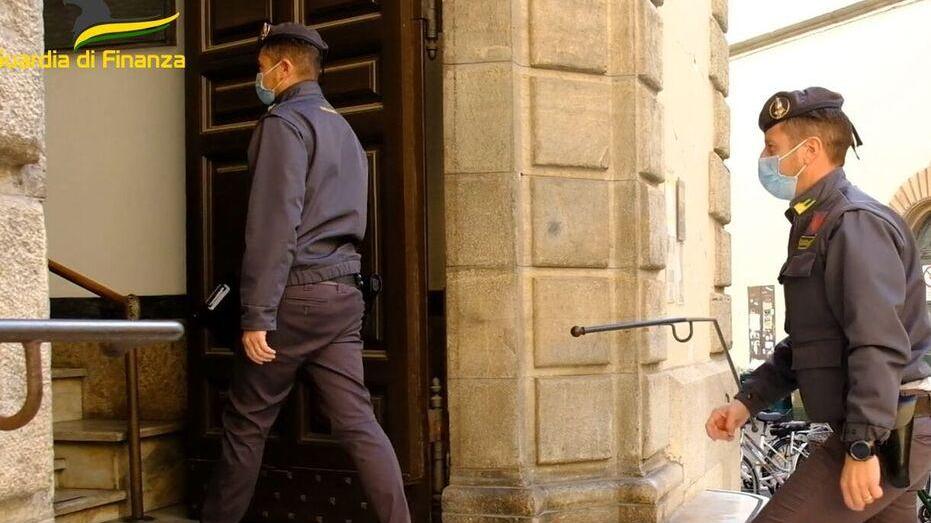 Lucca, sottrae a un anziano 380mila euro: indagata ex dipendente delle Poste
