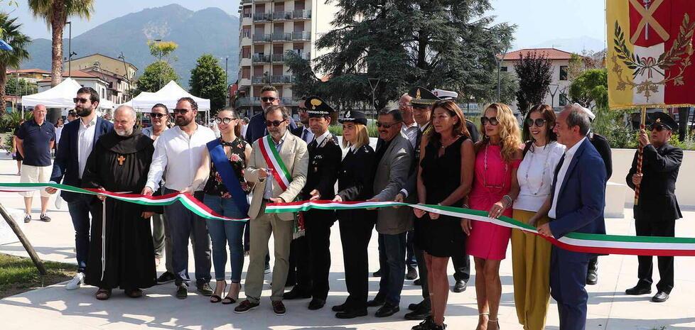 Marmo, acqua e il cippo di Minuto È la nuova piazza IV Novembre