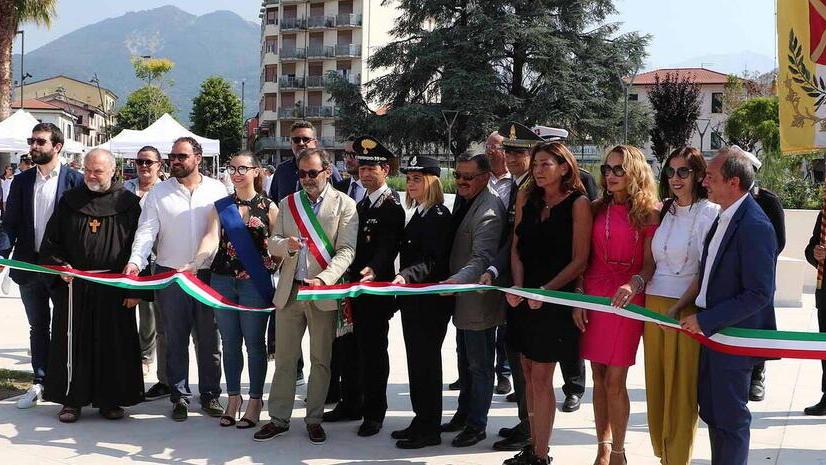 Marmo, acqua e il cippo di Minuto È la nuova piazza IV Novembre