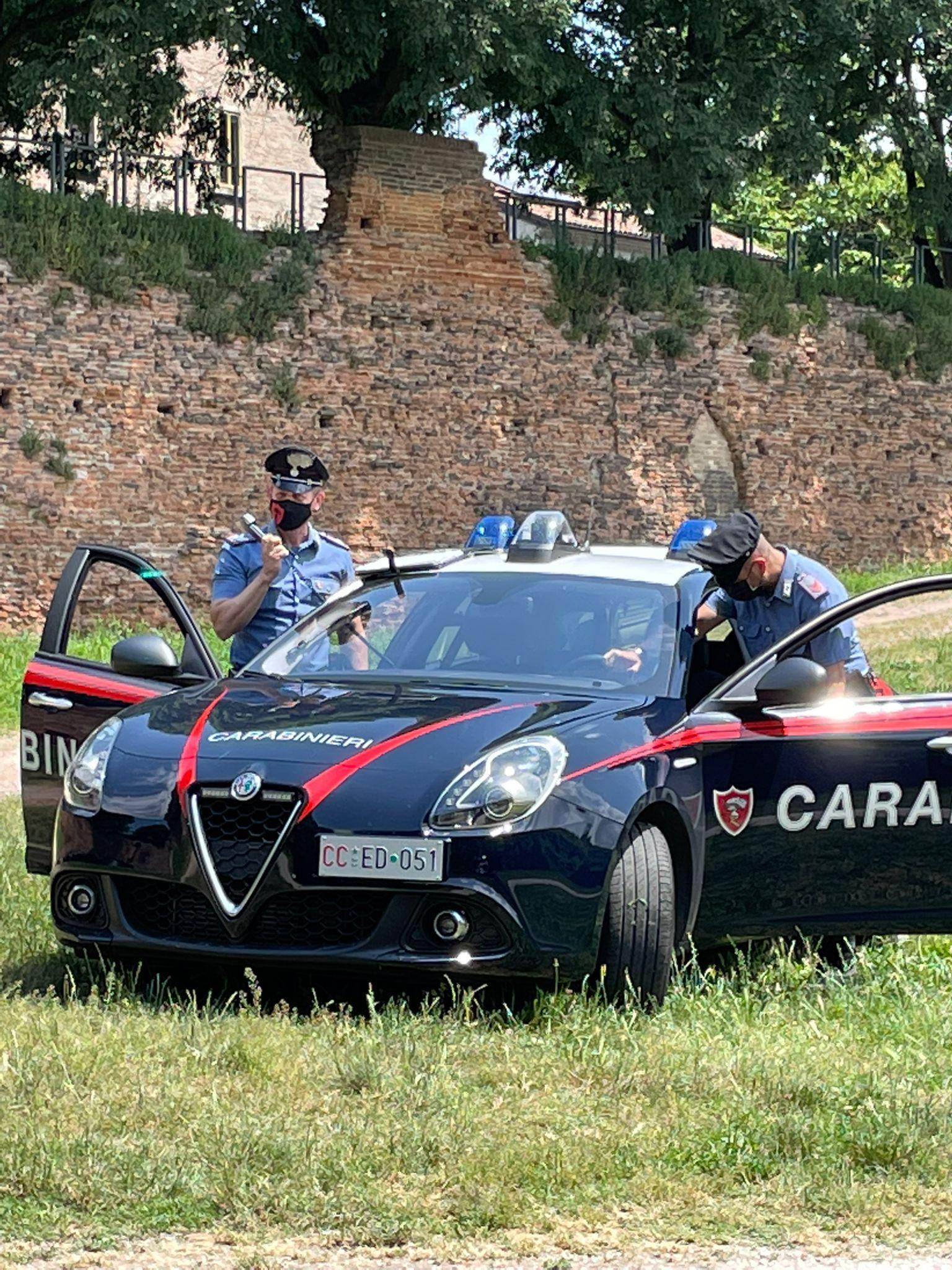 Ferrara, tentato furto alle Poste: l'allarme mette in fuga i ladri