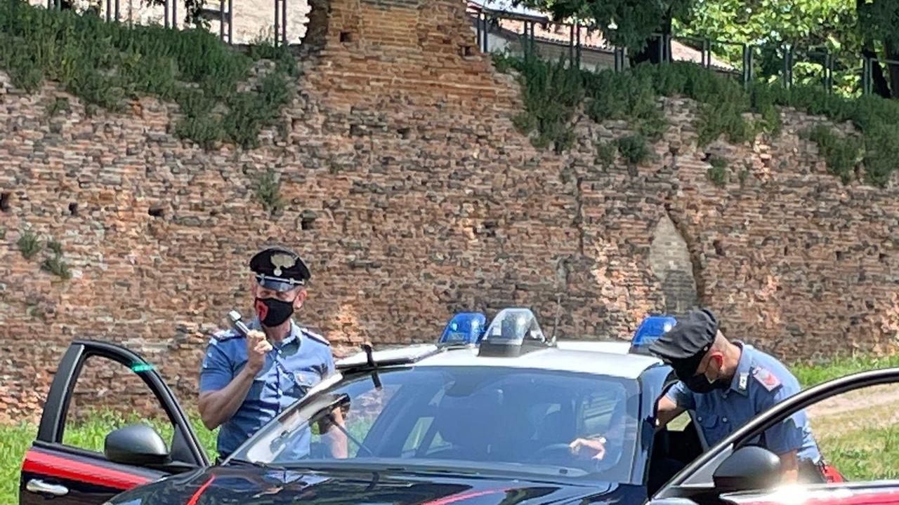 Ferrara, tentato furto alle Poste: l'allarme mette in fuga i ladri