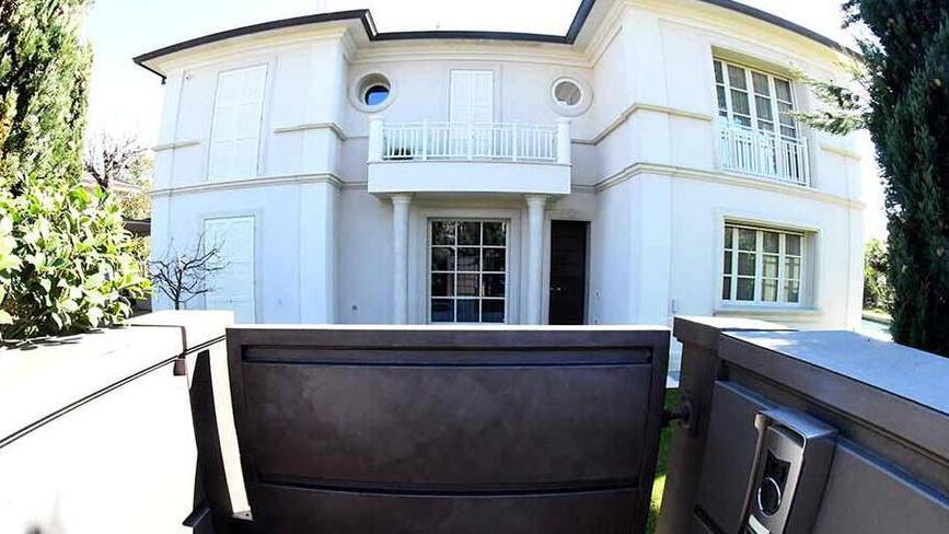 La signora Zelensky al Forte? Una fake news di prima estate