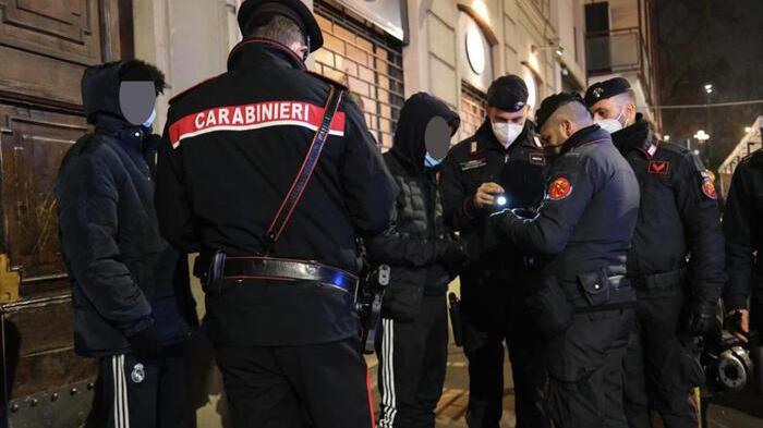 Maxi rissa all'alba a Cagliari, un giovane finisce in ospedale