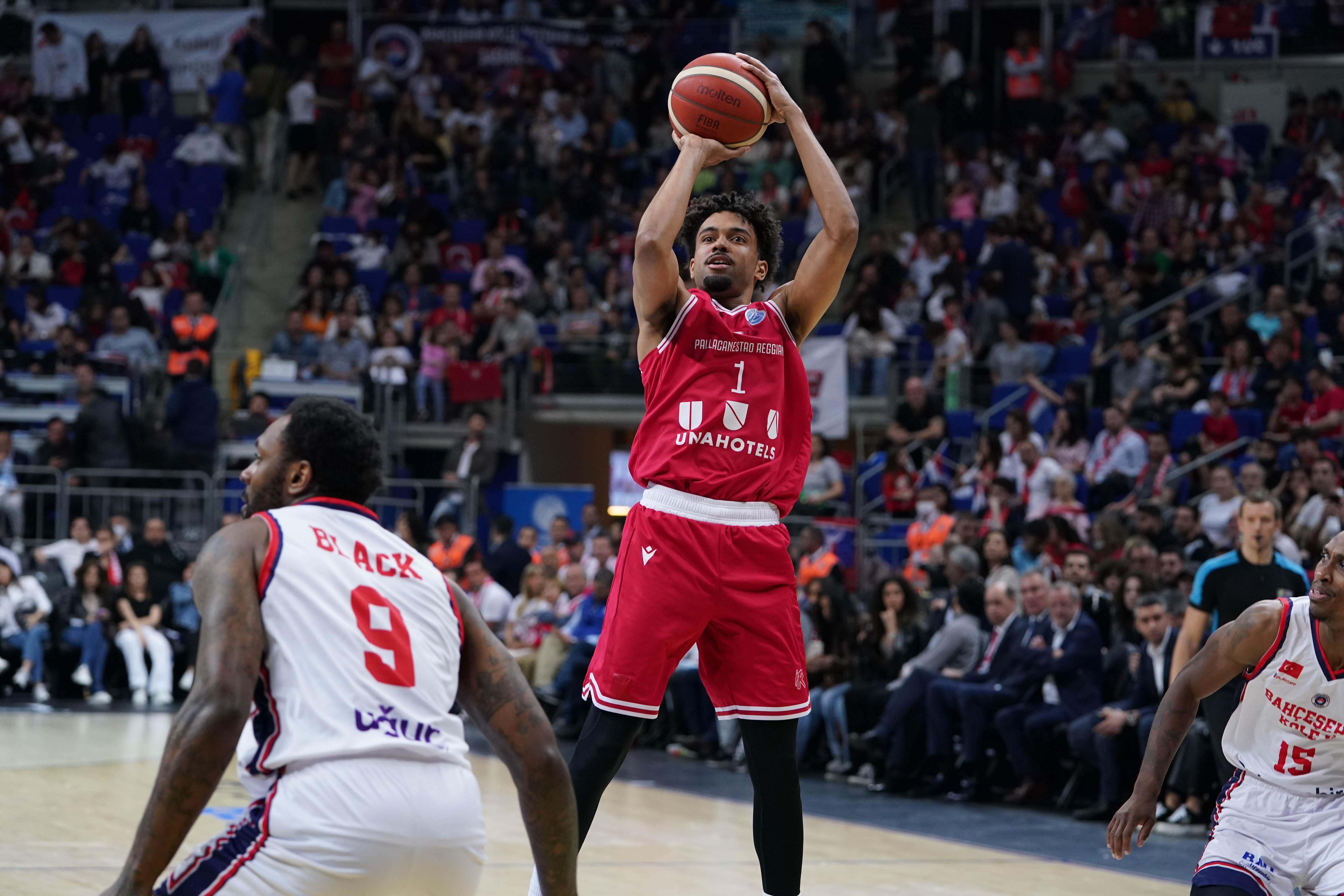 Lo staff della Unahotels alle prese con il nodo rinnovi