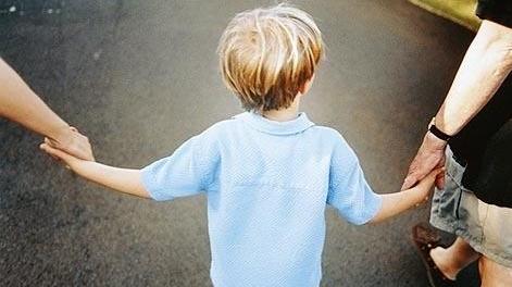 Dalla Barbagia portò il figlio in Belgio: a processo