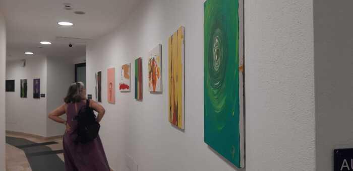 Dal buio: a Cagliari il mondo a colori di Andrea Ferrero