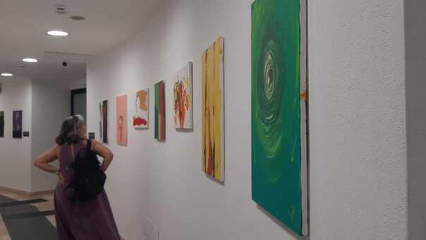 Dal buio: a Cagliari il mondo a colori di Andrea Ferrero