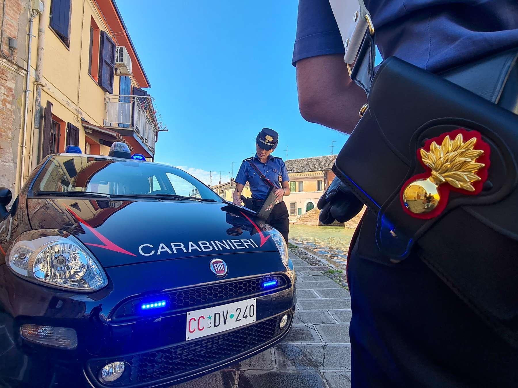 Comacchio, nei guai affittacamere abusiva. Scoperti 103 veicoli intestati (con l'inganno) a una sola persona