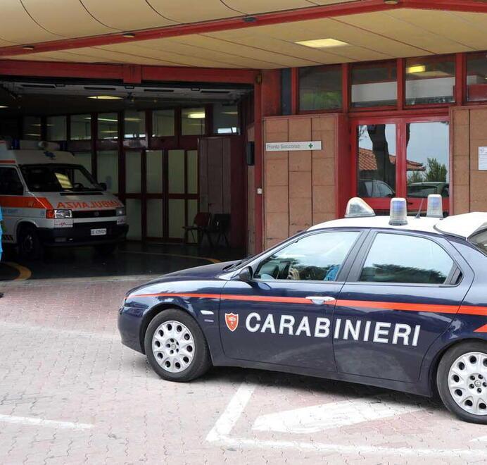 Il marito la minaccia lei lo prende a schiaffi e chiama i carabinieri