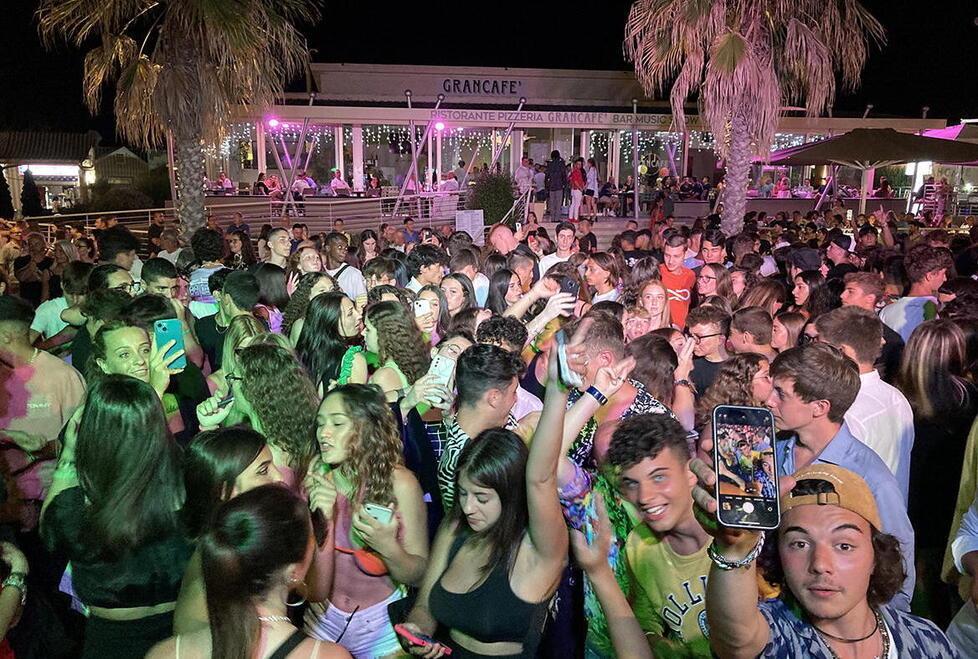 Balli e musica a Marina per la bandiera blu. C’è voglia di far festa 