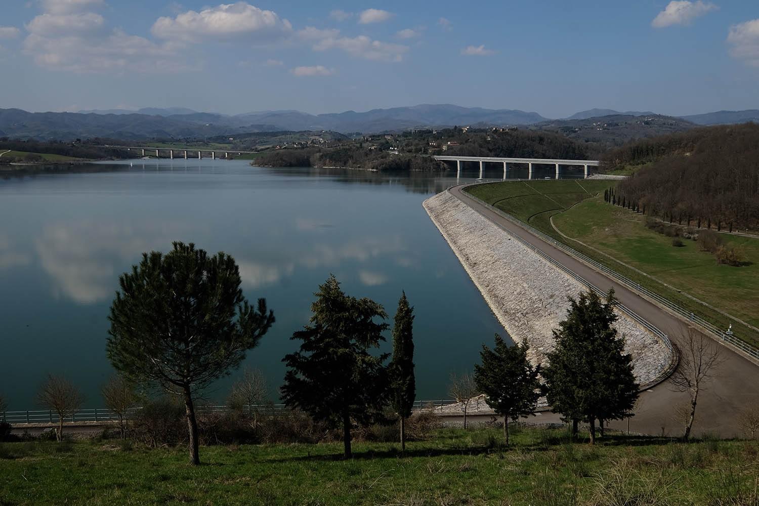 Manca l'acqua: scatta l’allerta in Toscana, i piani dei Comuni per evitare i razionamenti