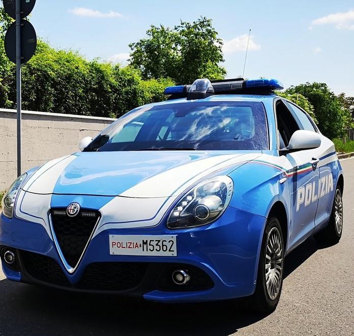 Modena Danneggia un bar, poi rompe il finestrino della volante: arrestato 