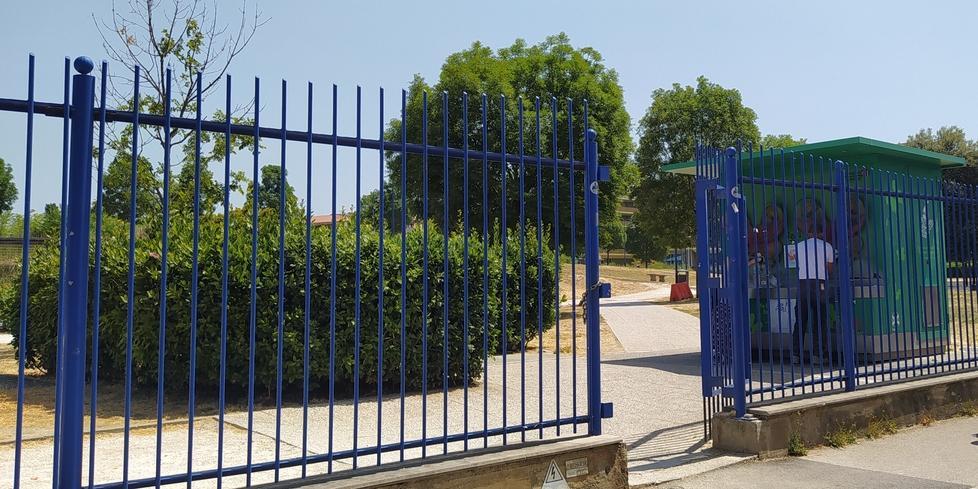 Novoli, violenta la 16enne di fronte a tutti: arrestato
