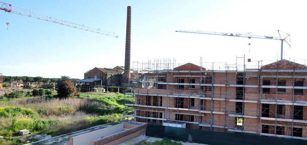 La vecchia fabbrica adesso ospita un villaggio residenziale