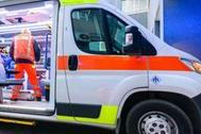 Massa, muore in strada a 46 anni 