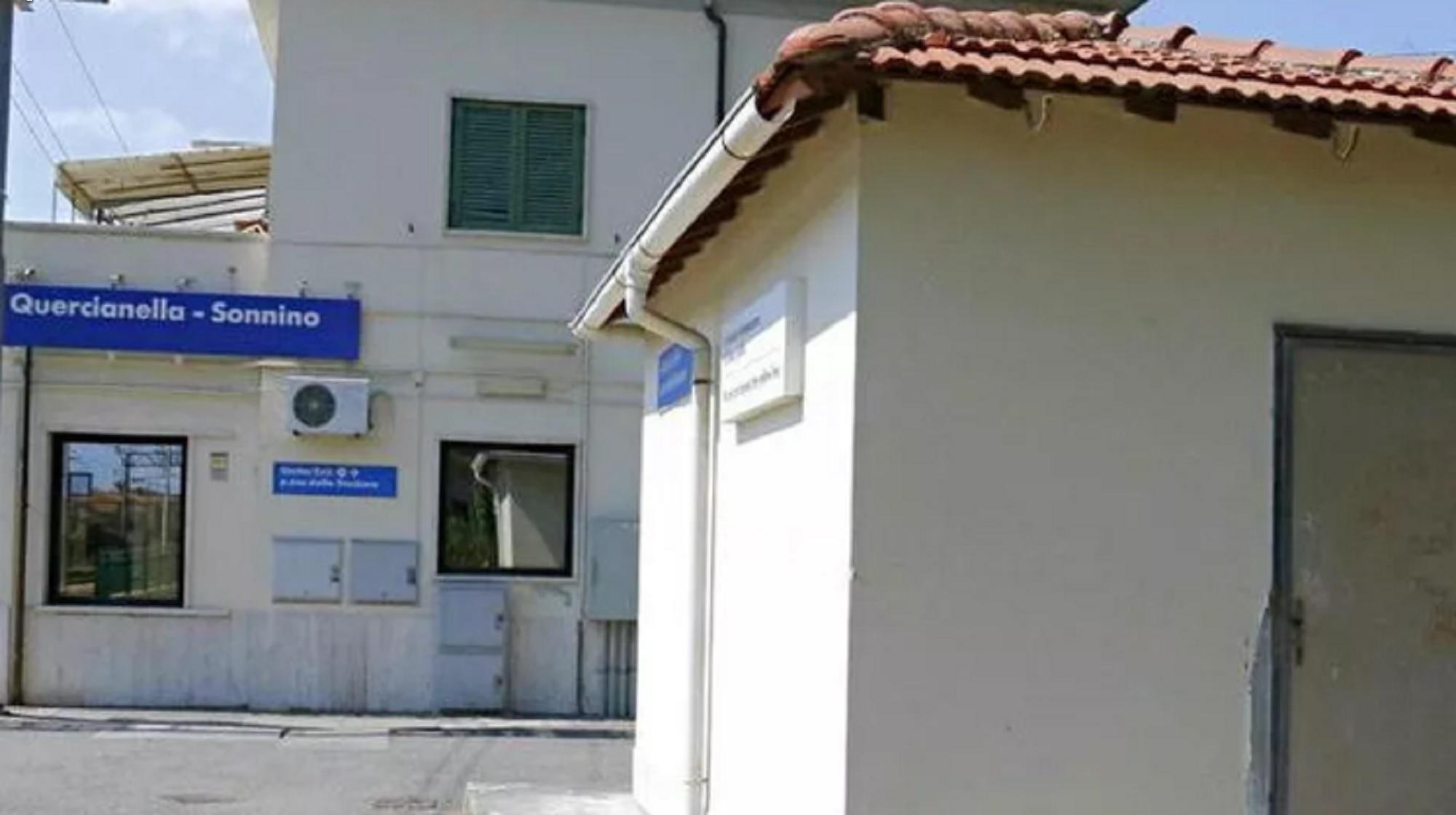 La stazione di Quercianella (foto d'archivio)