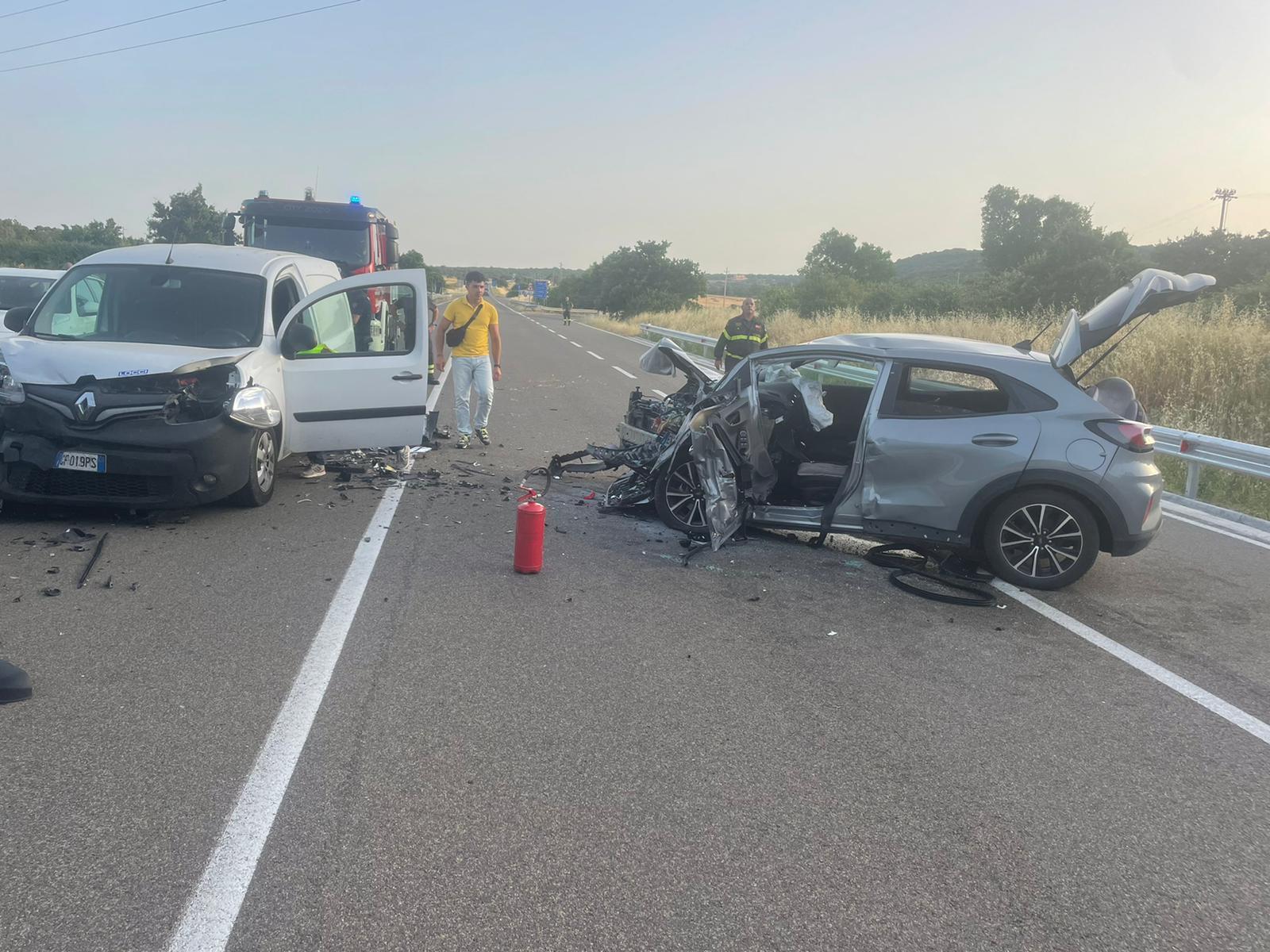 Chiaramonti, scontro auto-furgone: 4 feriti, uno finisce in rianimazione