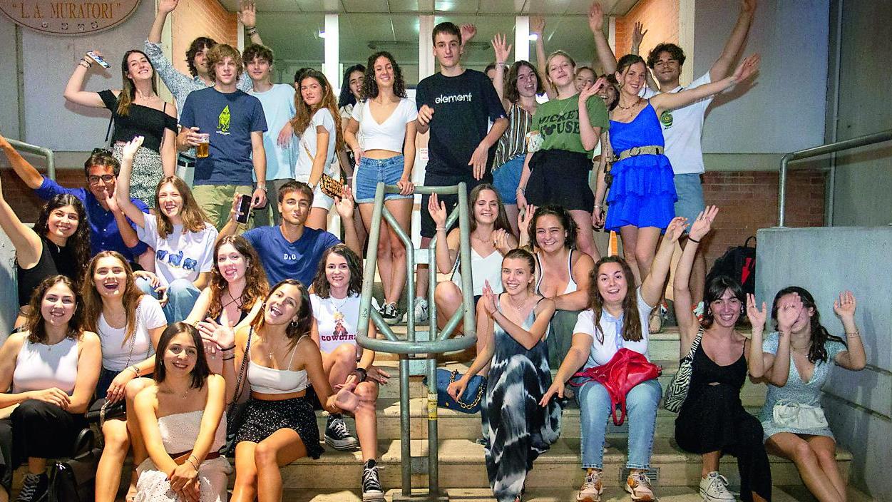 Modena, gli studenti del "Muratori" cantano la loro... "Notte prima degli esami"