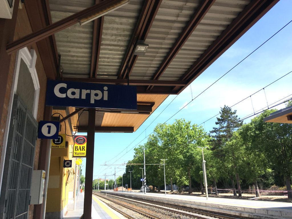 Modena-Carpi-Mantova Pendolari, giornata di passione Treno cancellato e nuovi ritardi: «Una vergogna per la Regione»