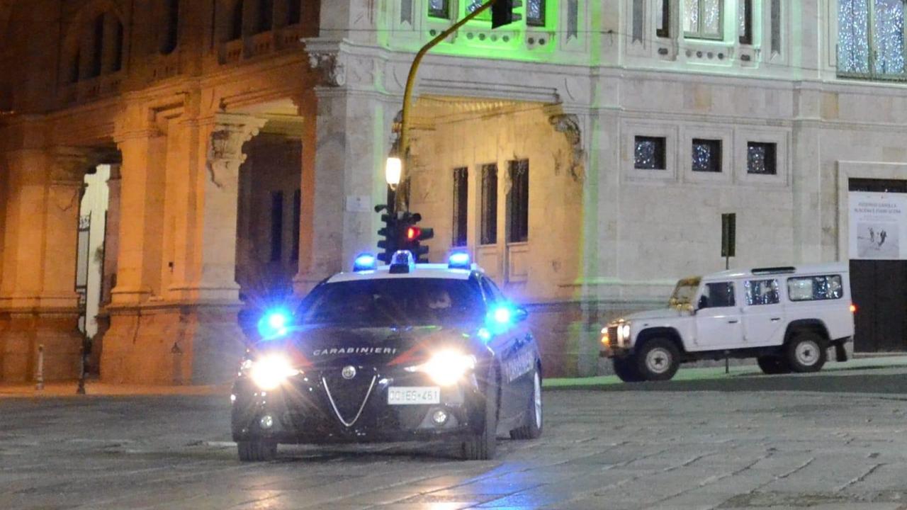 Cagliari, la fuga in scooter di due spacciatori finisce in mare