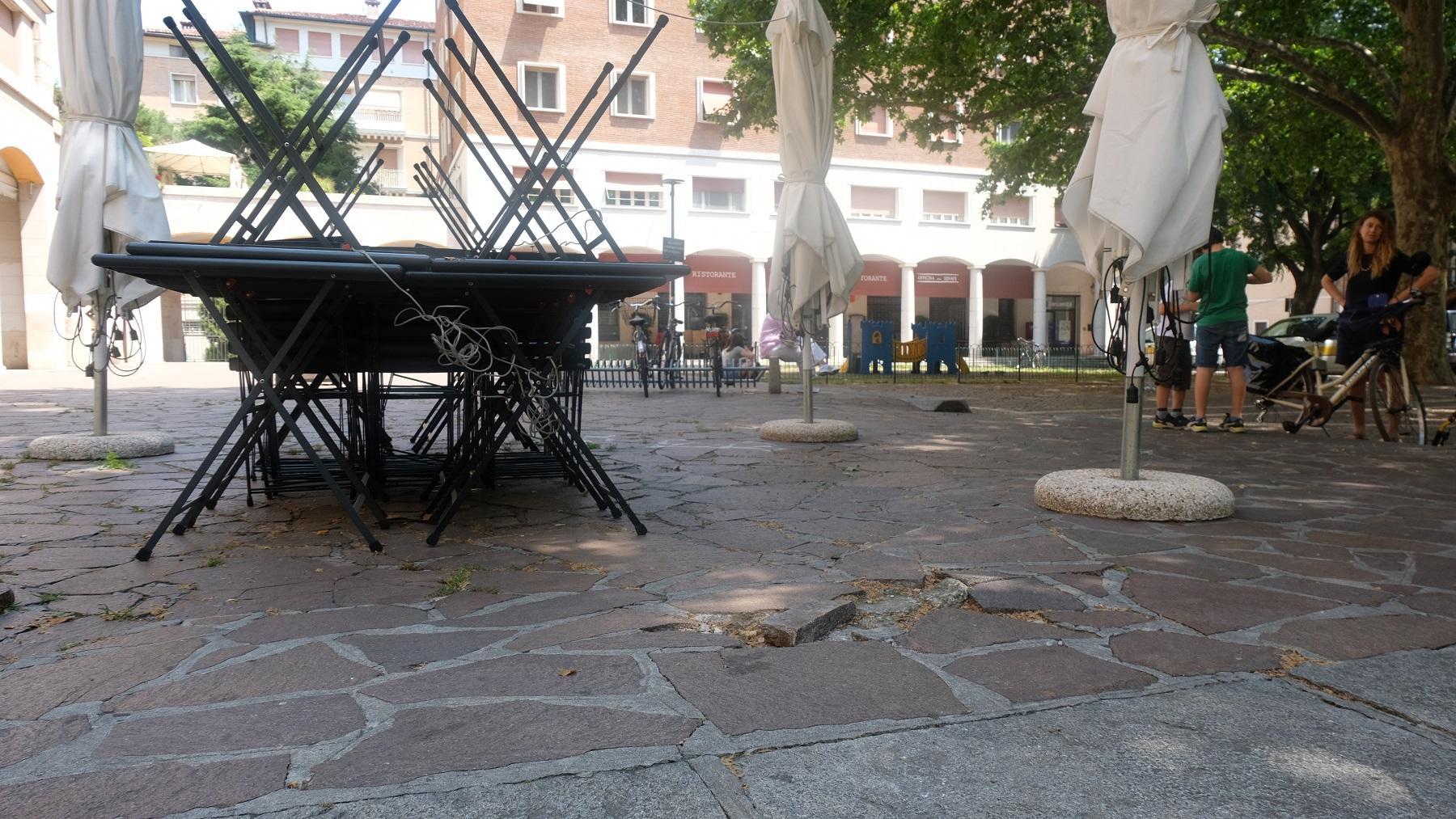 Modena, piazza Matteotti nella morsa, tra degrado e vandalismo