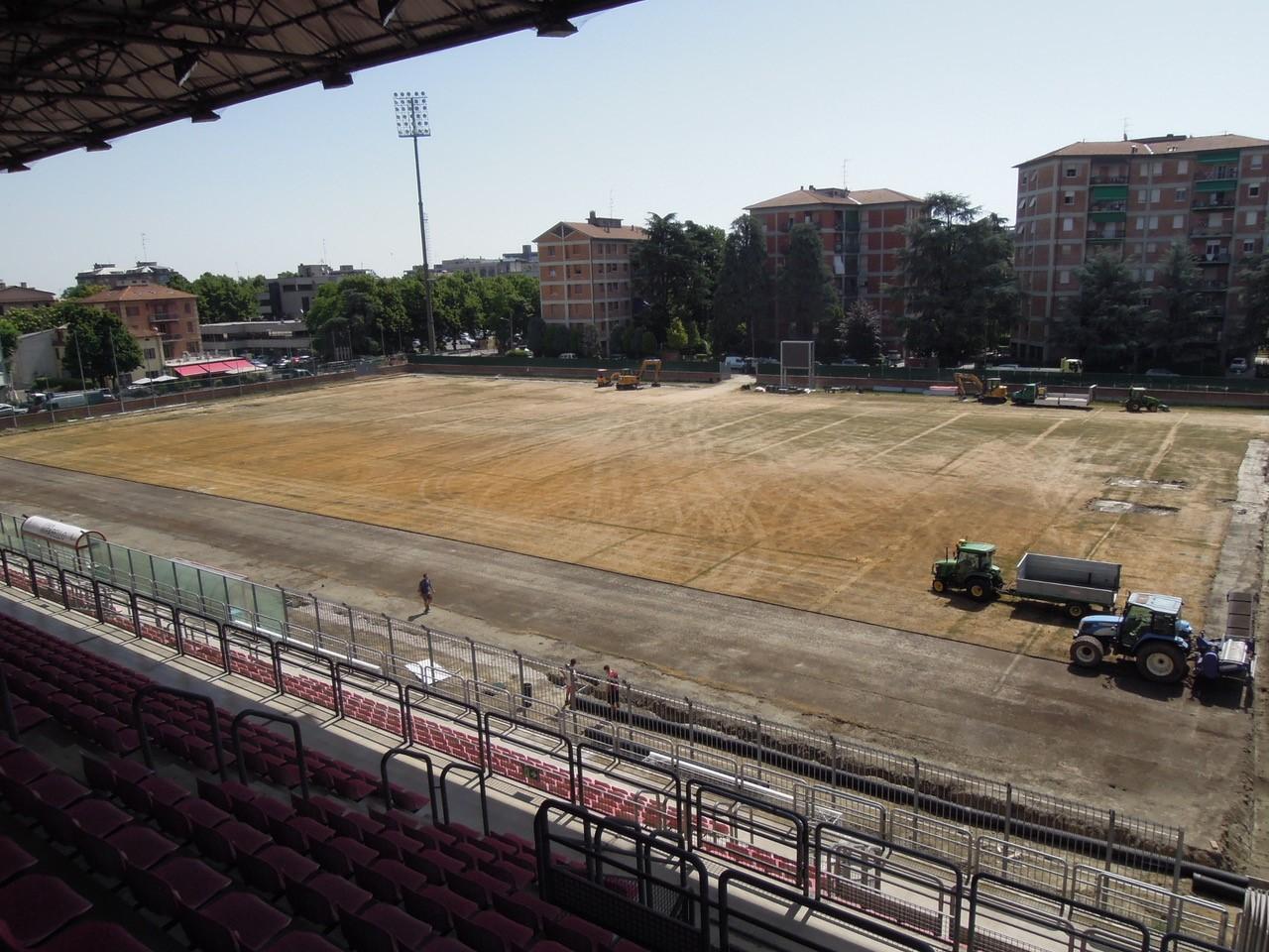 A Reggio Emilia il Mirabello cambia pelle. «Il manto erboso sarà rifatto»