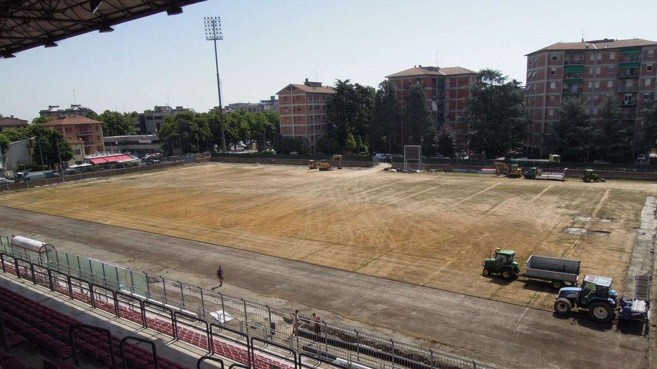 A Reggio Emilia il Mirabello cambia pelle. «Il manto erboso sarà rifatto»