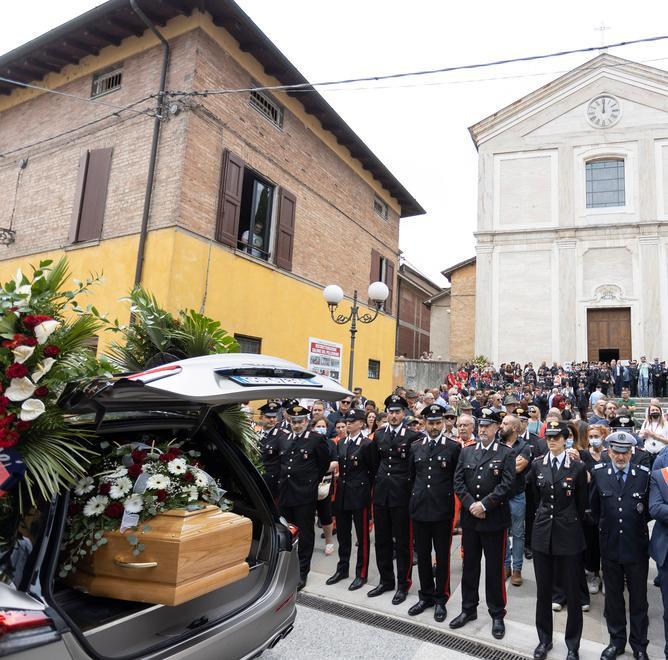 Fiorano, gli onori dell’Arma per il comandante Lorenzo Mosto: «Esempio per tutti» 