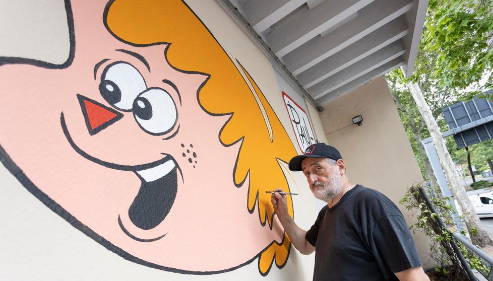 Modena, in viale Amendola: Murales in memoria di Paul Campani, il padre di Carosello 