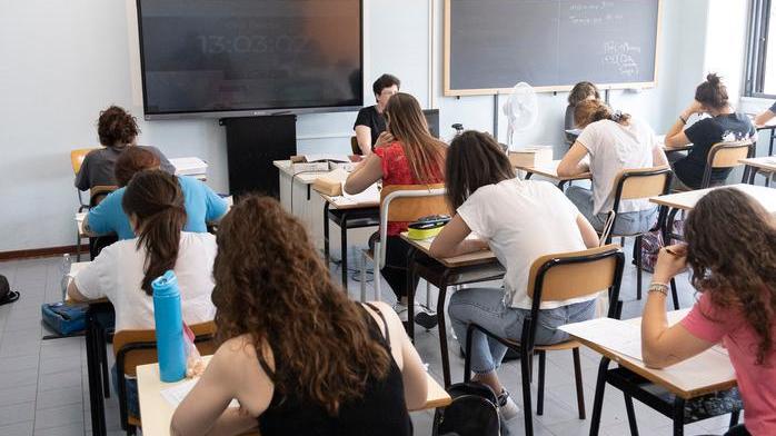 Modena Maturità 2022 «Viva gli scritti, era giusto essere in presenza» E insieme ai maturandi arrivano anche i genitori